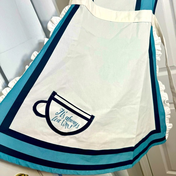 NWT. Disney Apron Alice In Wonderland UK Pavilion “It's Always Tea Time” Apron - Picture 4 of 11